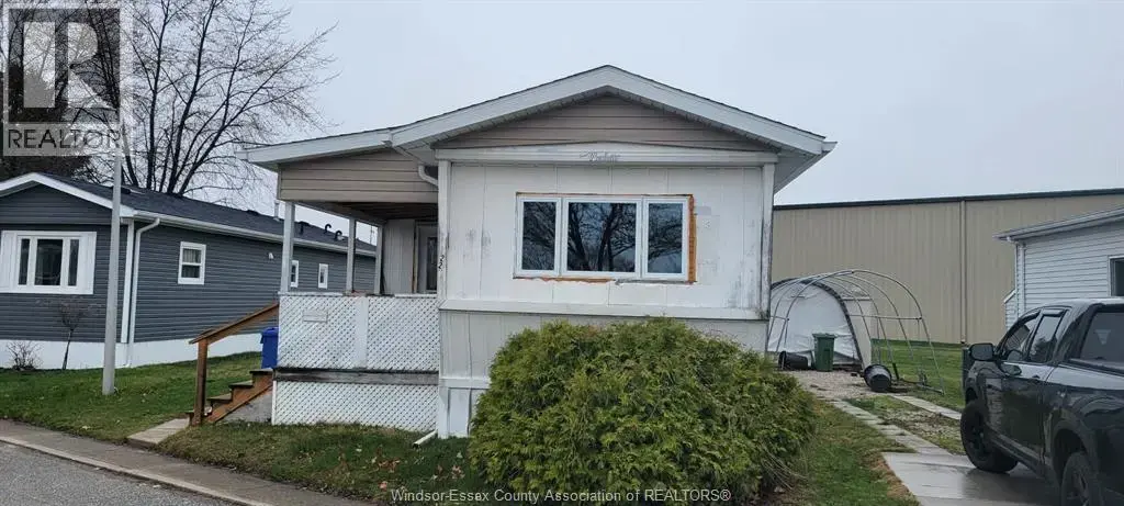 22 Robin Crescent, Lakeshore